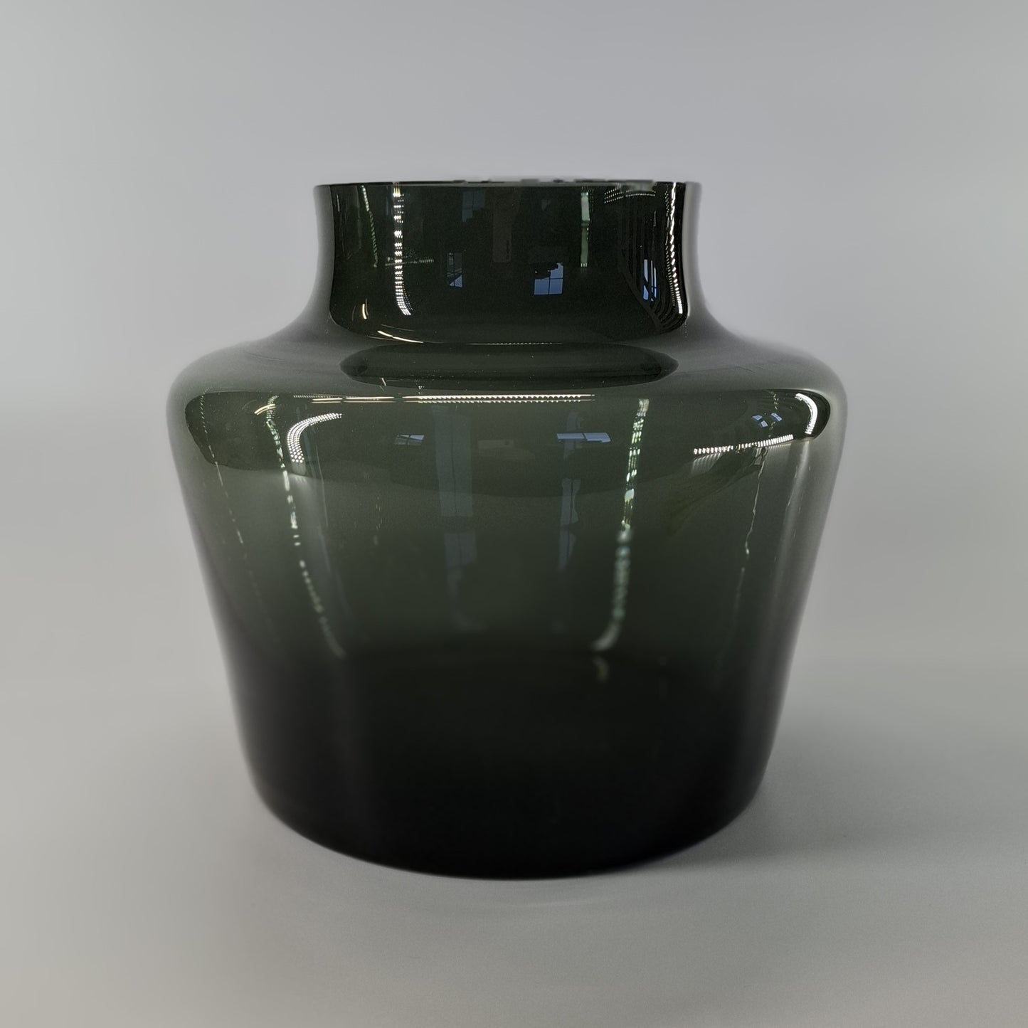 Vase The World vaas Coral grey