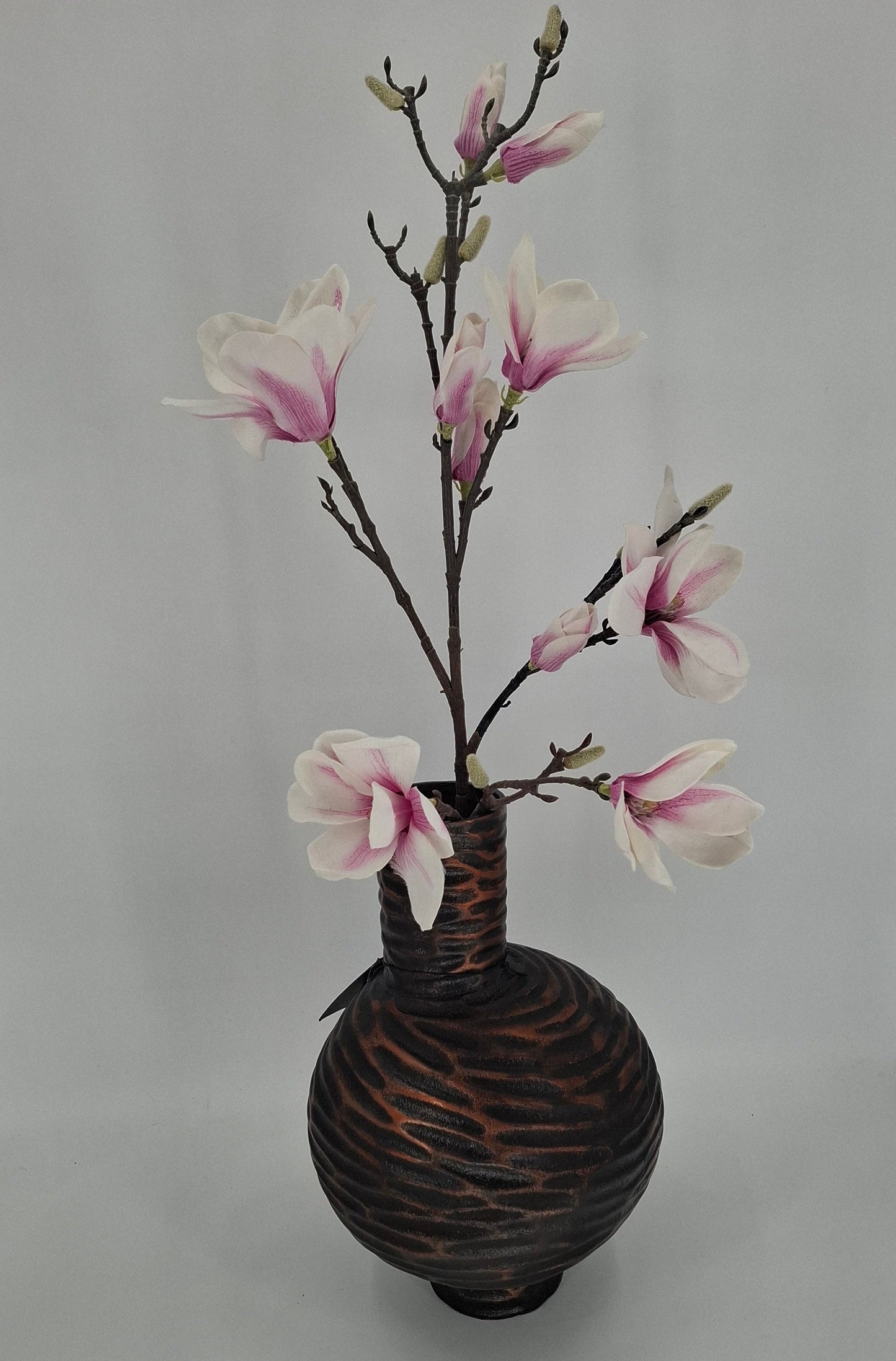 Stijlvolle aluminium vaas in koperbruine kleur – decoratief en modern design