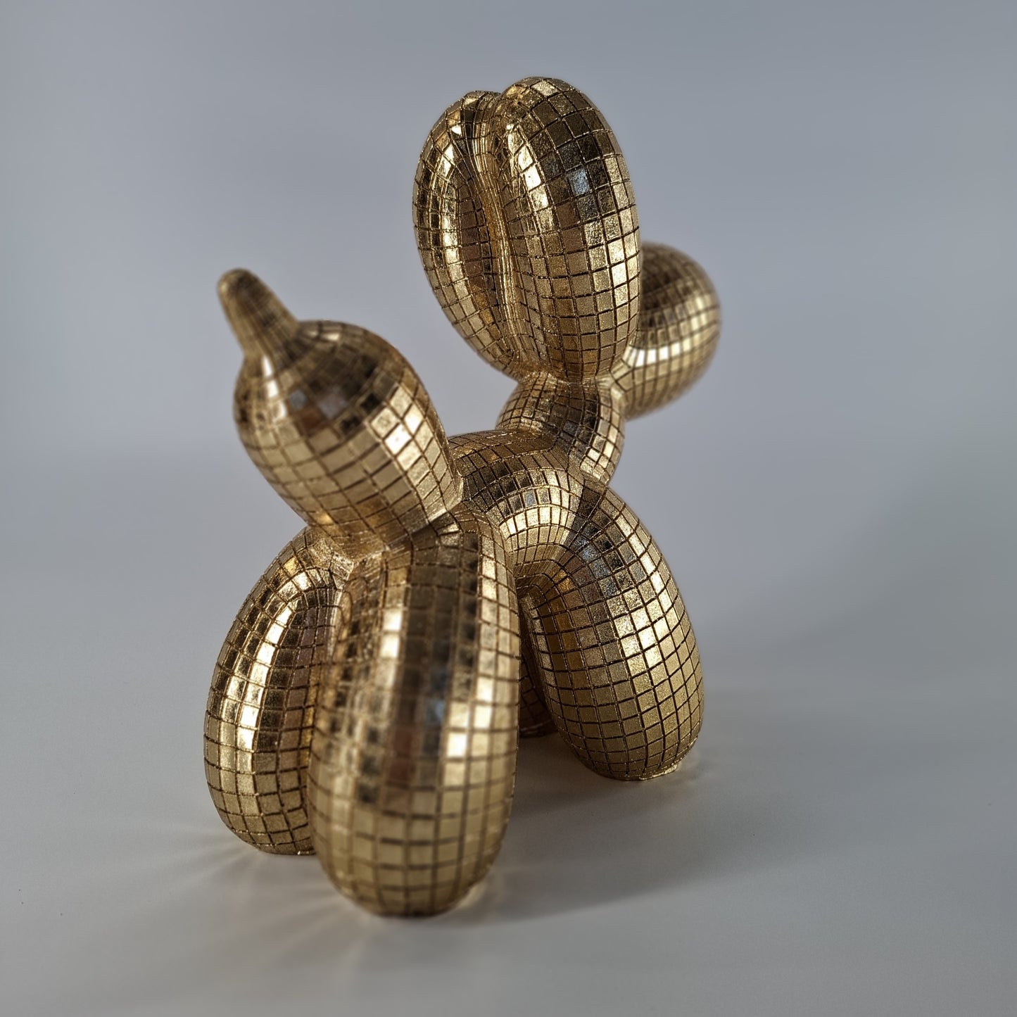 Balloon Dog Gold – Gouden decoratiebeeld van een ballonhond, luxe interieuraccent