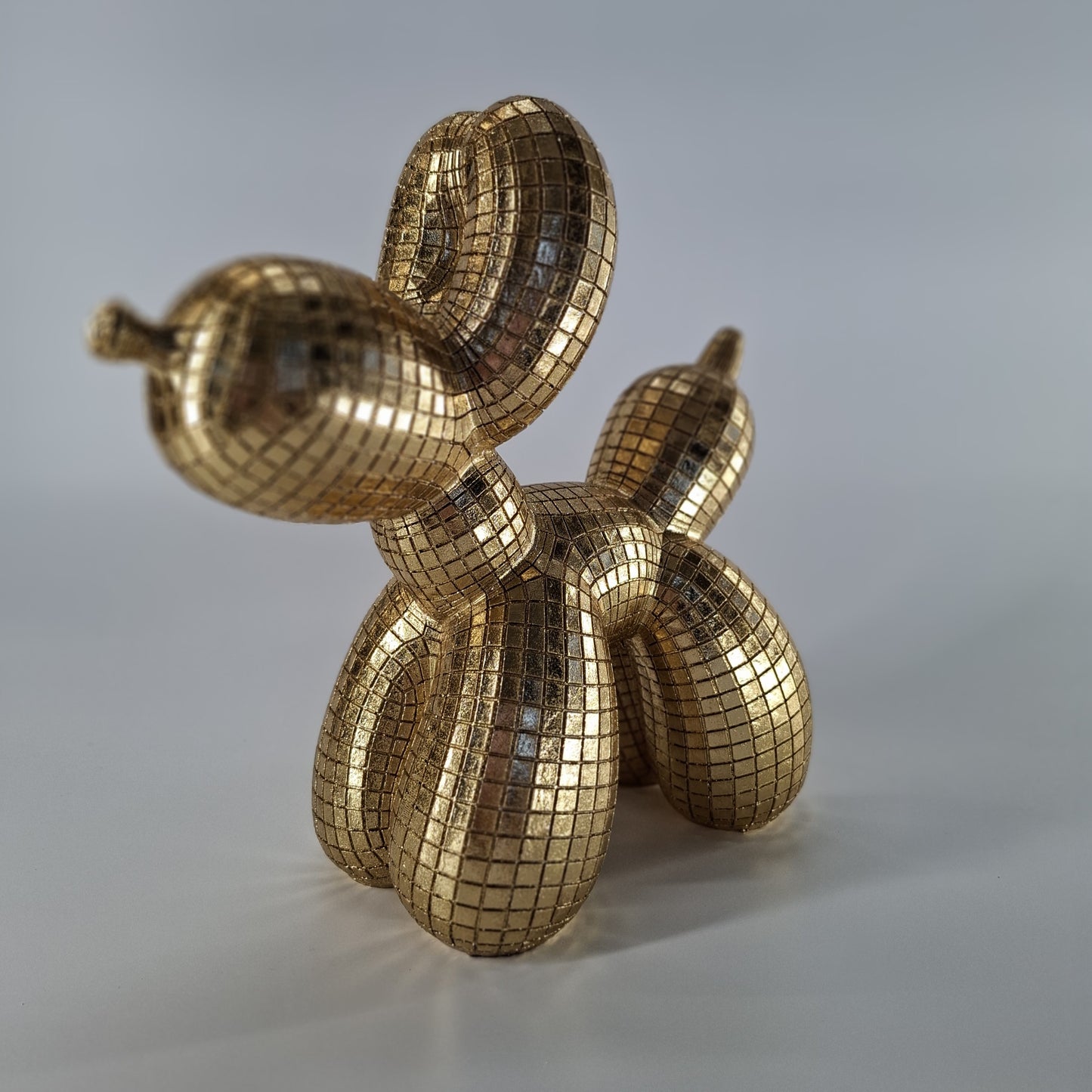 Balloon Dog Gold – Gouden decoratiebeeld van een ballonhond, luxe interieuraccent