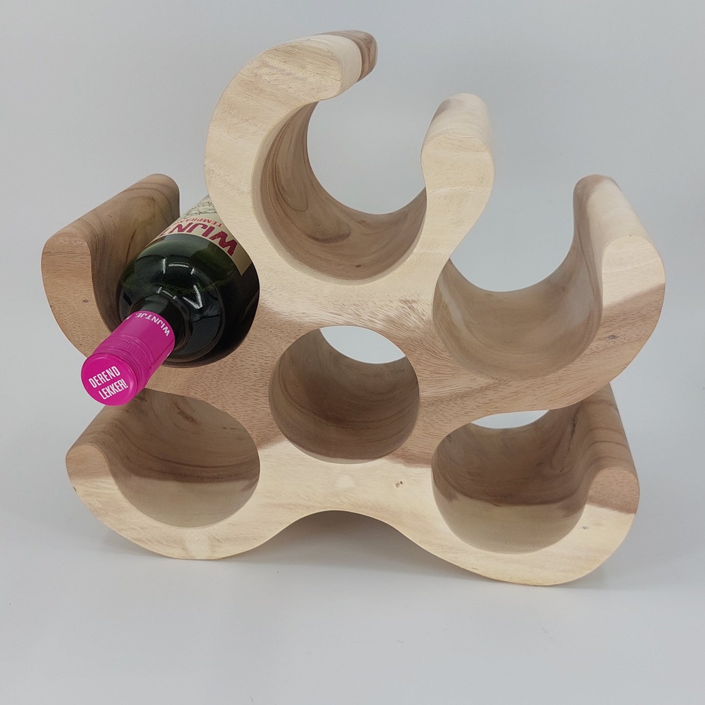 Houten wijnrek – stijlvol en compact rek geschikt voor 6 flessen, perfect voor een landelijke interieurstijl.