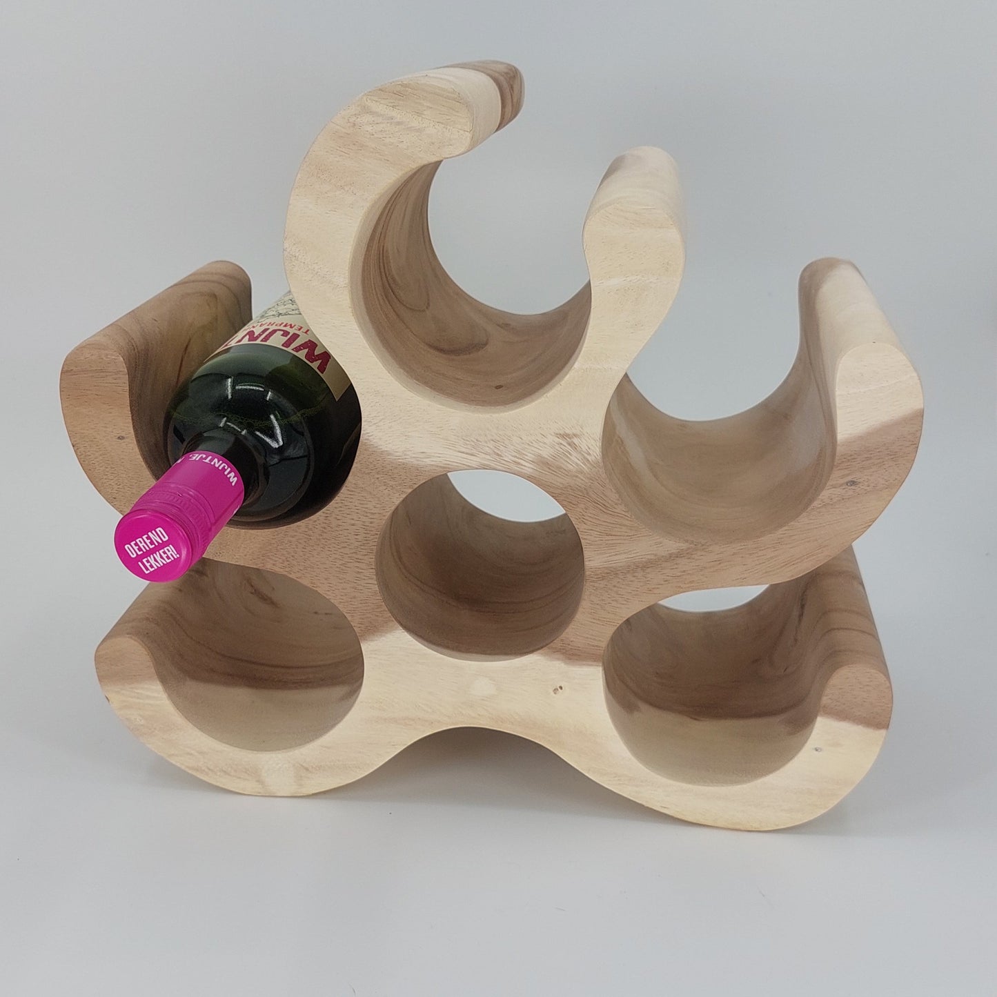 Houten wijnrek – stijlvol en compact rek geschikt voor 6 flessen, perfect voor een landelijke interieurstijl.