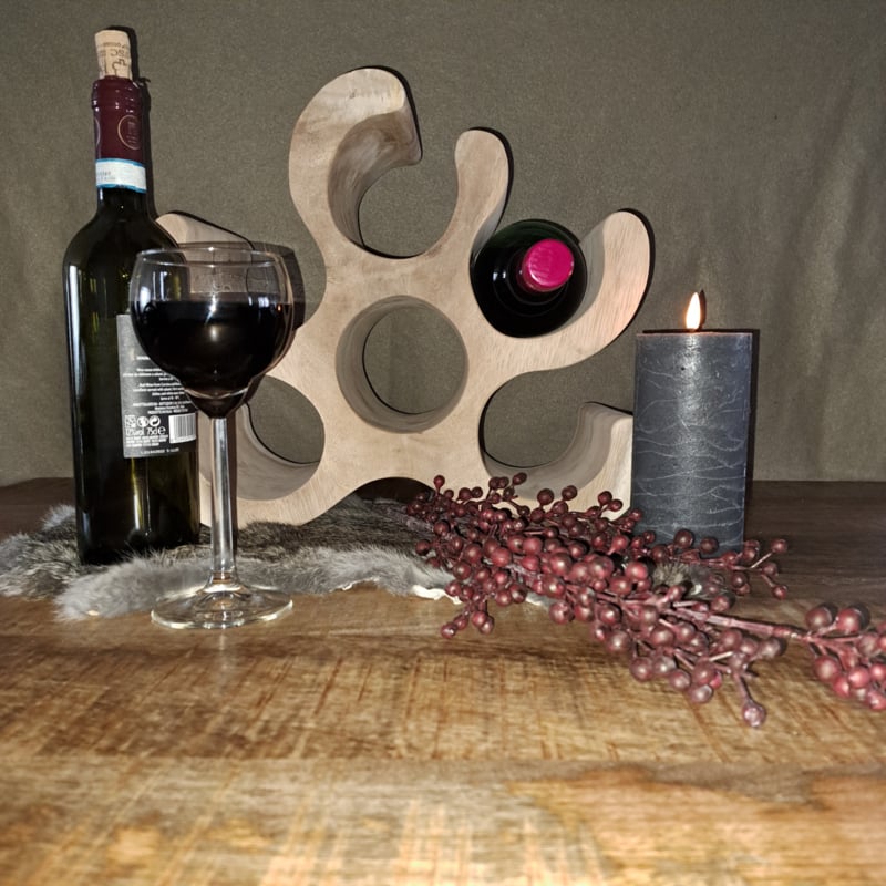 Houten wijnrek – stijlvol en compact rek geschikt voor 6 flessen, perfect voor een landelijke interieurstijl.