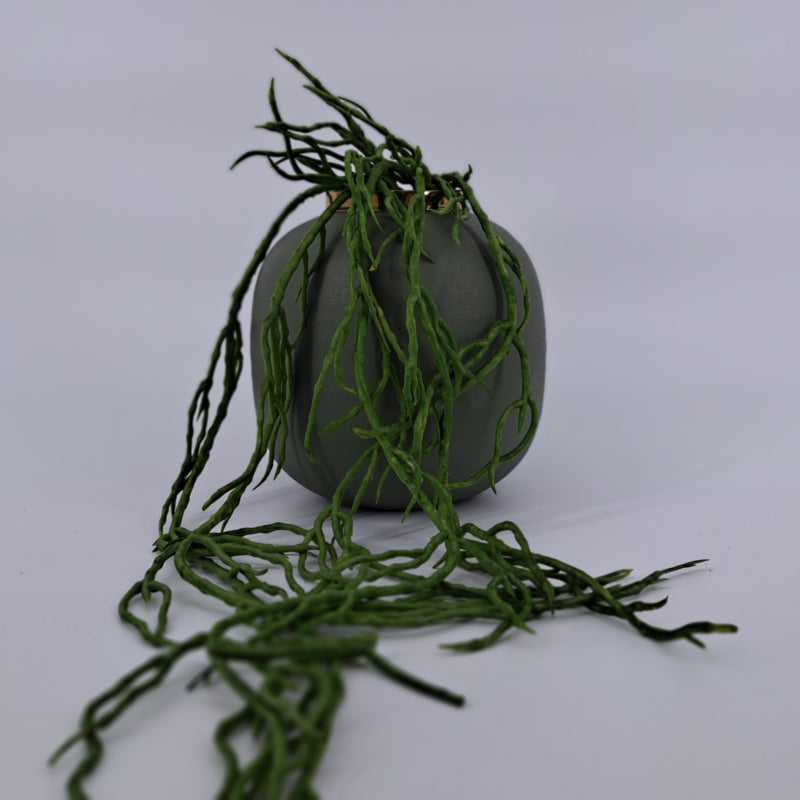 Metalen vaas in groen, Mansion Atmosphere Saint Denis – Ø17 x H17 cm, plantopening 5.5 cm."