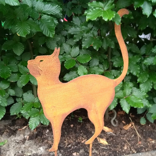 Kat met hoge rug tuinsteker roestijzer