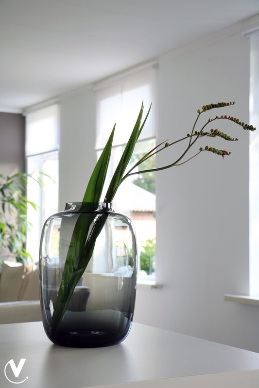 Vase the world vaas kara Grey M