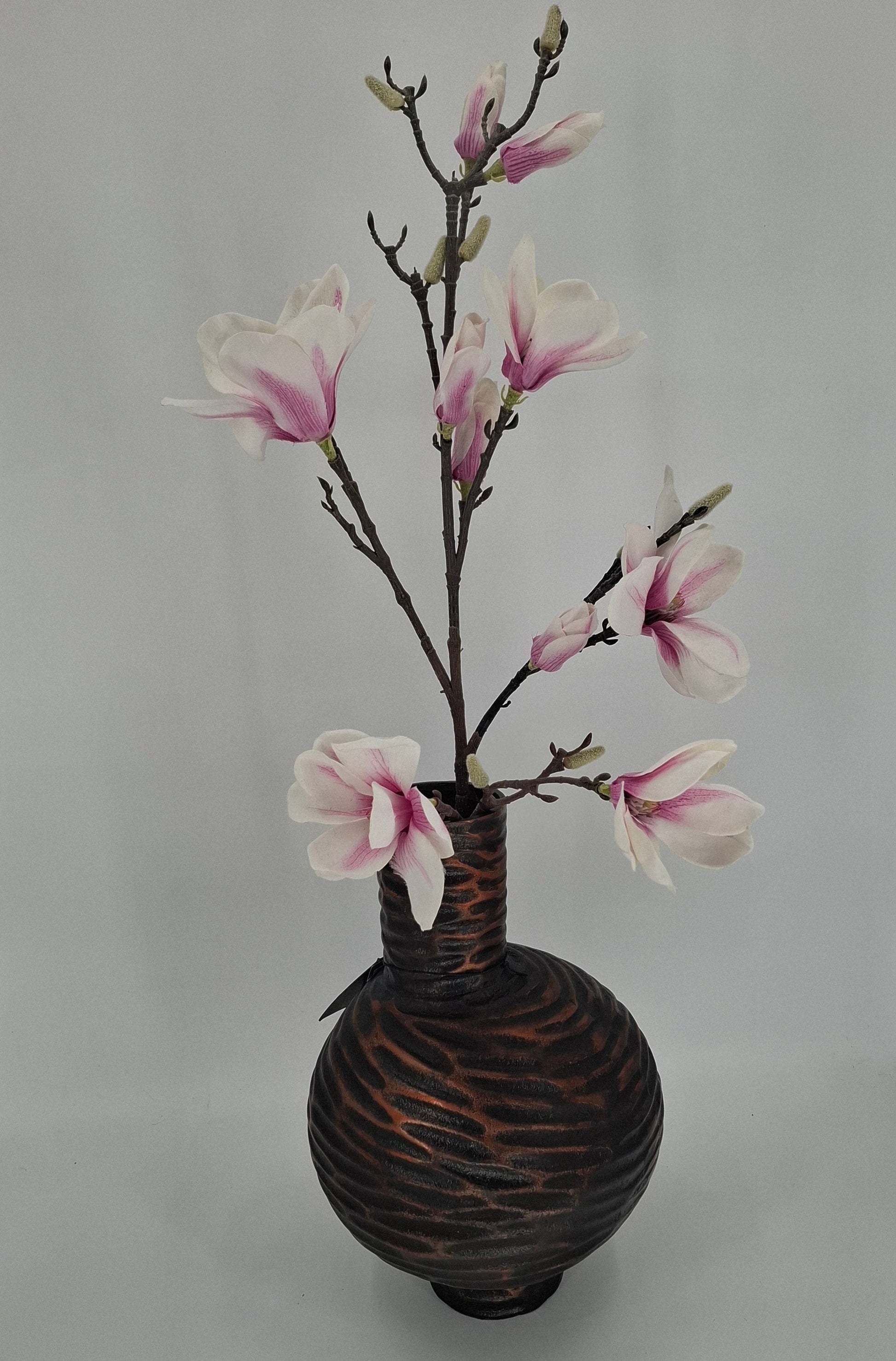 Stijlvolle aluminium vaas in koperbruine kleur – decoratief en modern design