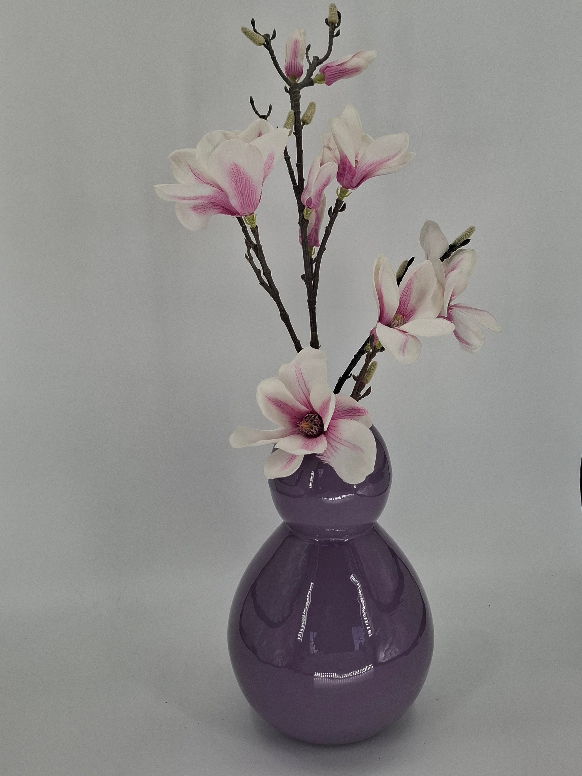 Lavendel metalen vaas – moderne decoratie voor bloemen en interieur"