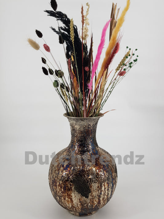 Gehamerde metalen vaas in goud-roestkleur van Mansion atmosphere – rond model met vintage uitstraling, decoratief en stijlvol voor elk interieur.