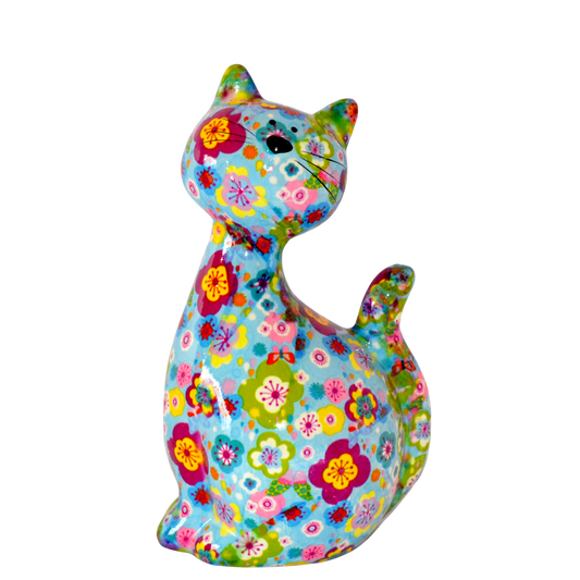 "Schattige Pomme Pidou spaarpot kat Caramel met kleurrijke bloemenprint. Een speelse en stijlvolle manier om geld te sparen, perfect als cadeau voor kattenliefhebbers of als vrolijke decoratie in huis."