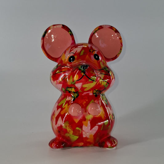 "Ontdek de unieke Pomme Pidou spaarpot muis Martha rood met harten! Gemaakt van keramiek en met een speels design. Perfect als cadeau of decoratie. Afmetingen: L16.5 x D14 x H17.8cm."