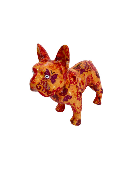 Keramische Pomme Pidou spaarpot in de vorm van een Franse Bulldog, oranje met 'Love and Peace' design. Afmetingen: L23.5 x B11 x H19.2 cm. Een speels en origineel cadeau-idee."