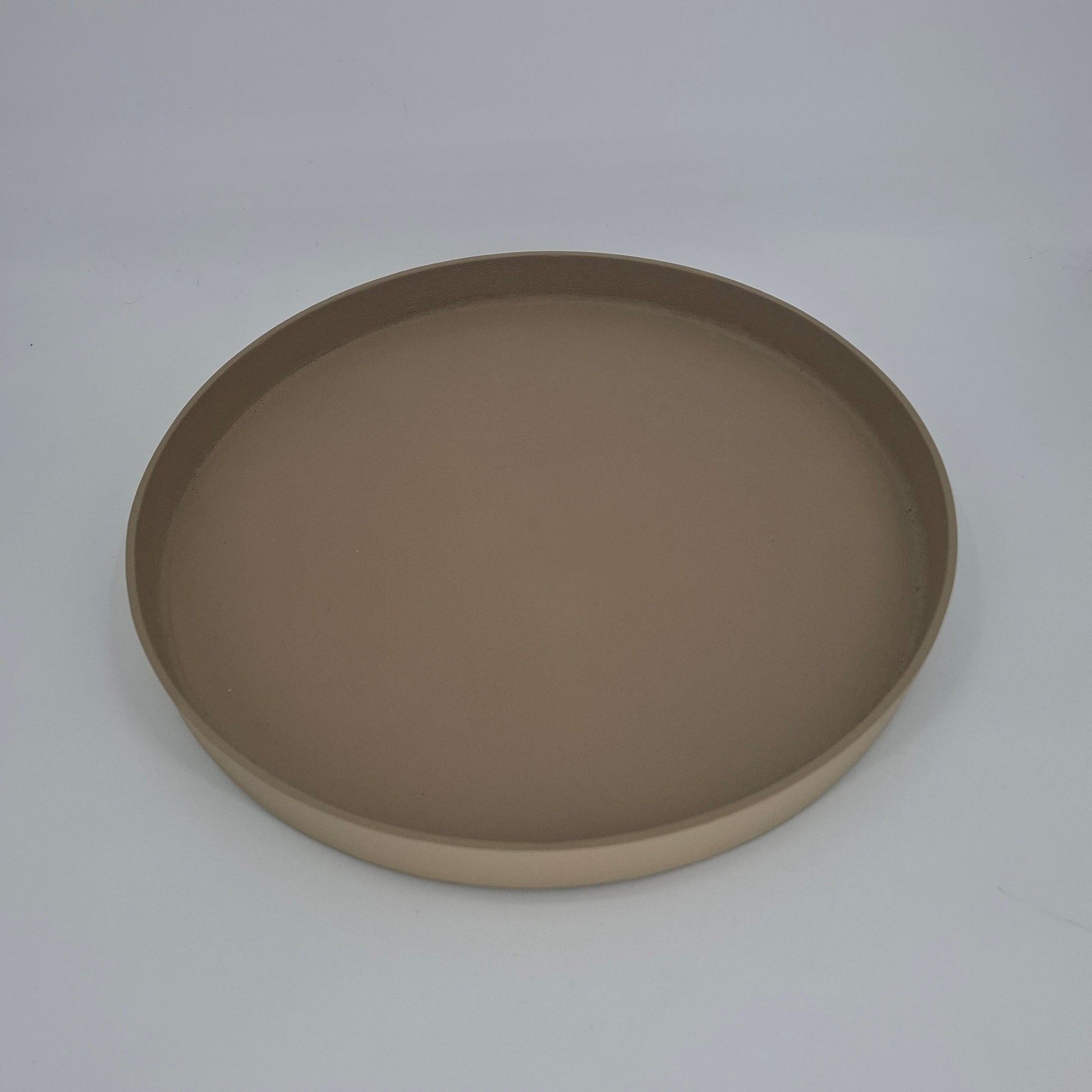 Stoer dienblad van ruw metaal – industrieel woonaccessoire voor serveren en decoratie