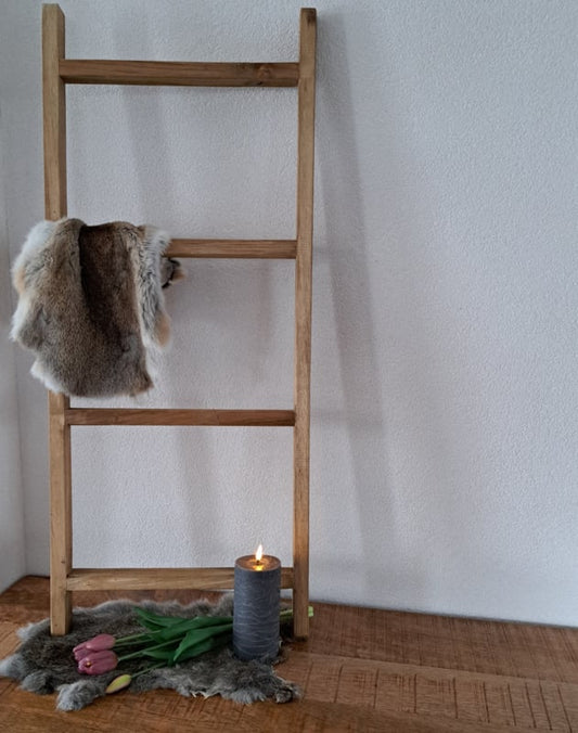 Houten decoratieladder – landelijke woonaccessoire met vier sporten, perfect voor stijlvolle inrichting.