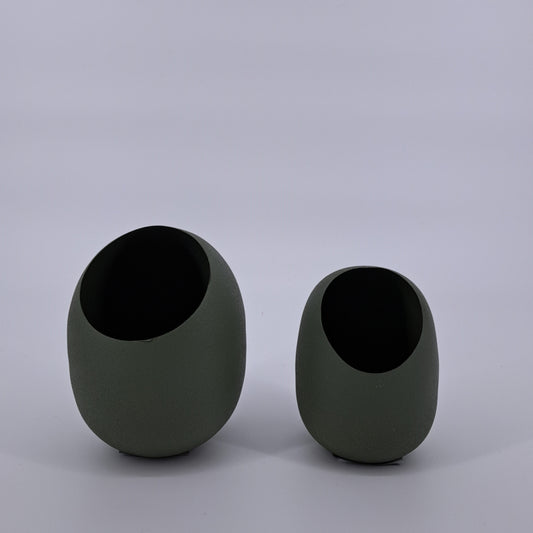 Metalen waxinelichthouder en vaasje in groen, Mansion Atmosphere Votive Saint Denis (klein) – 10 x 10 x 14 cm."