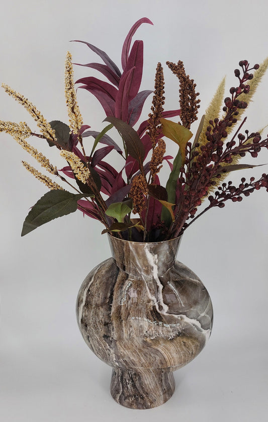 Metalen vaas met marmerlook in bruin, Mansion Atmosphere Padola – 23 x 11 x 30 cm."