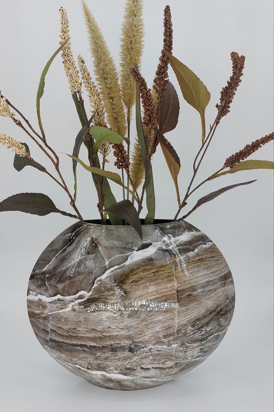 Metalen vaas met marmerlook in gemêleerde tinten, Mansion Atmosphere Narzole – 40 x 15 x 36 cm."