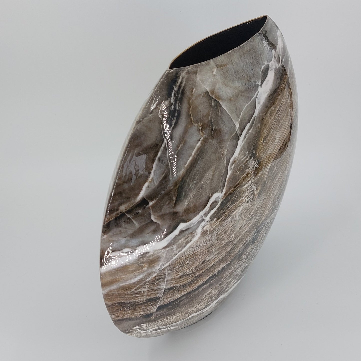 Metalen vaas met marmerlook in gemêleerde tinten, Mansion Atmosphere Narzole – 40 x 15 x 36 cm."