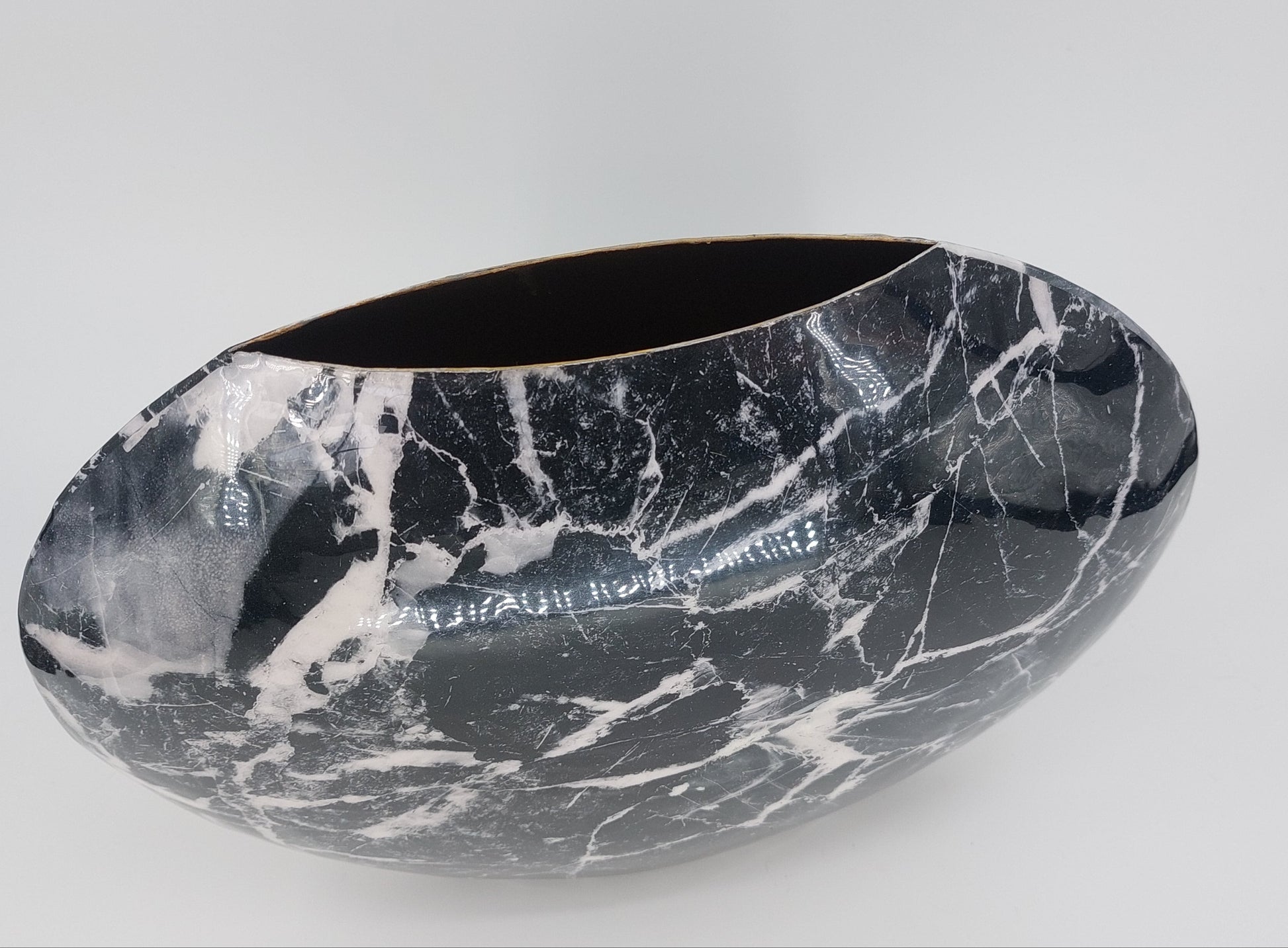 Metalen vaas met marmerlook in zwart, Mansion Atmosphere Narzole – 40 x 15 x 36 cm."