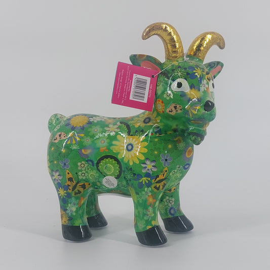 "Pomme Pidou spaarpot geit Gabriel in groen met bloemen. Keramische spaarpot met speels design, ideaal als cadeau of decoratie. Afmetingen: L19 x D8.5 x H20cm."