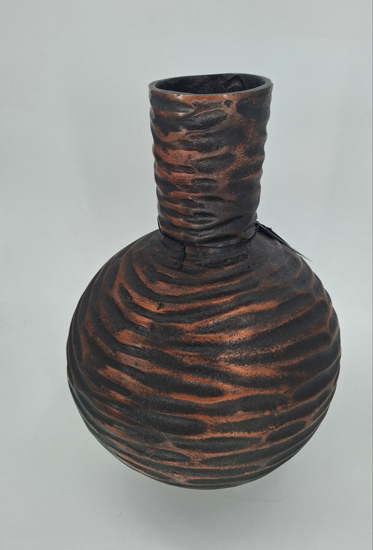 Stijlvolle aluminium vaas in koperbruine kleur – decoratief en modern design