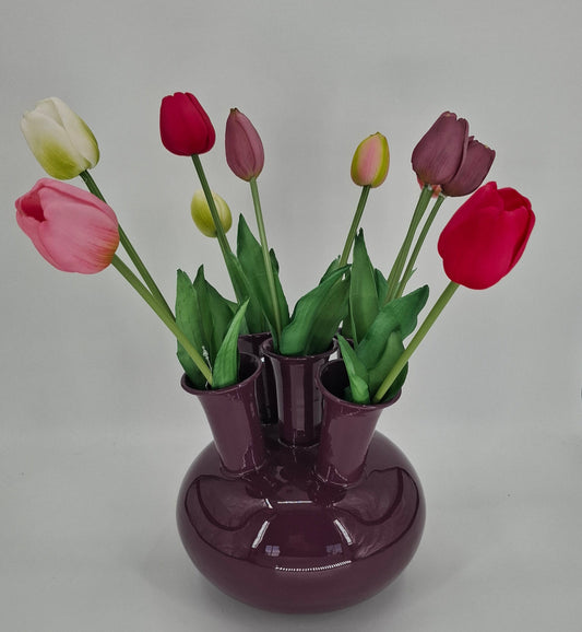 Decoratieve tulpenvaas van metaal in donkerpaarse kleur met vijf tuitjes – H23 x D20 cm