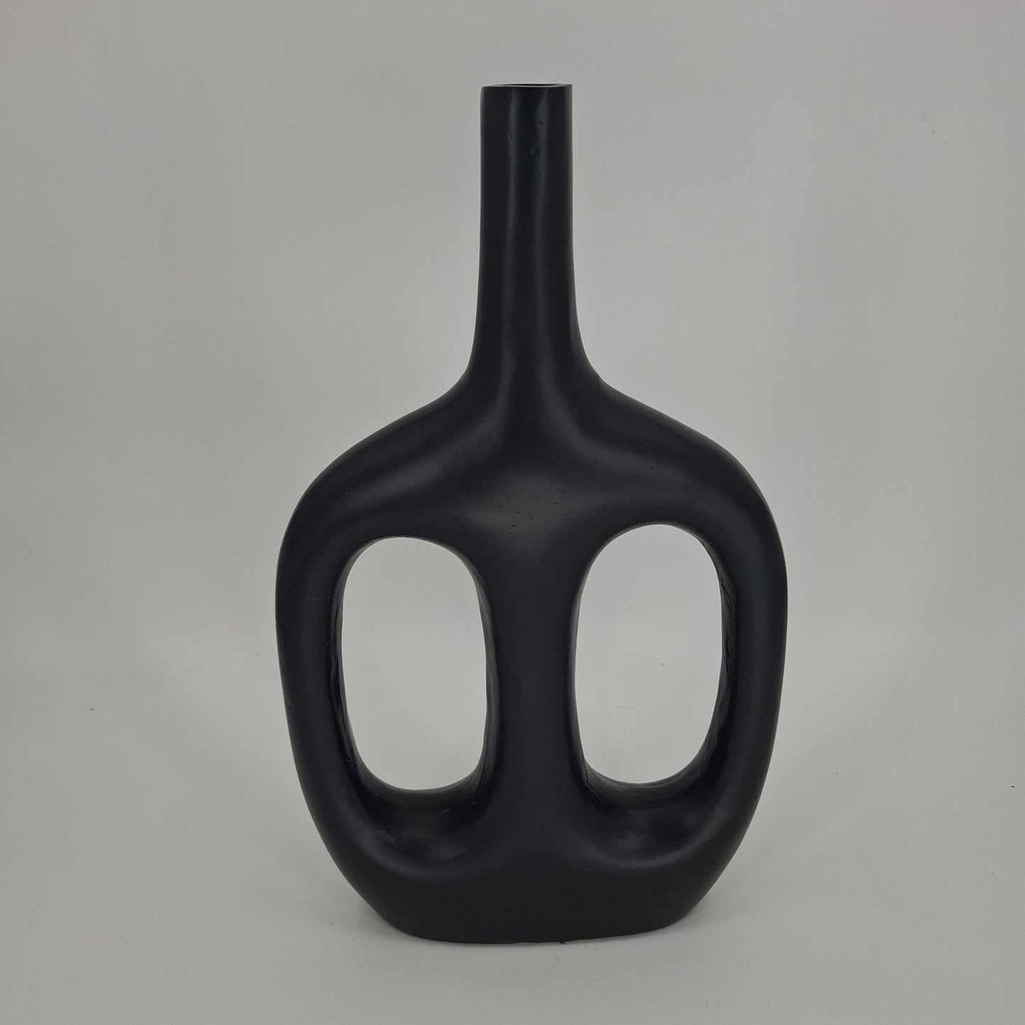 Stijlvolle zwarte aluminium vaas – duurzaam woonaccessoire voor moderne en industriële interieurs