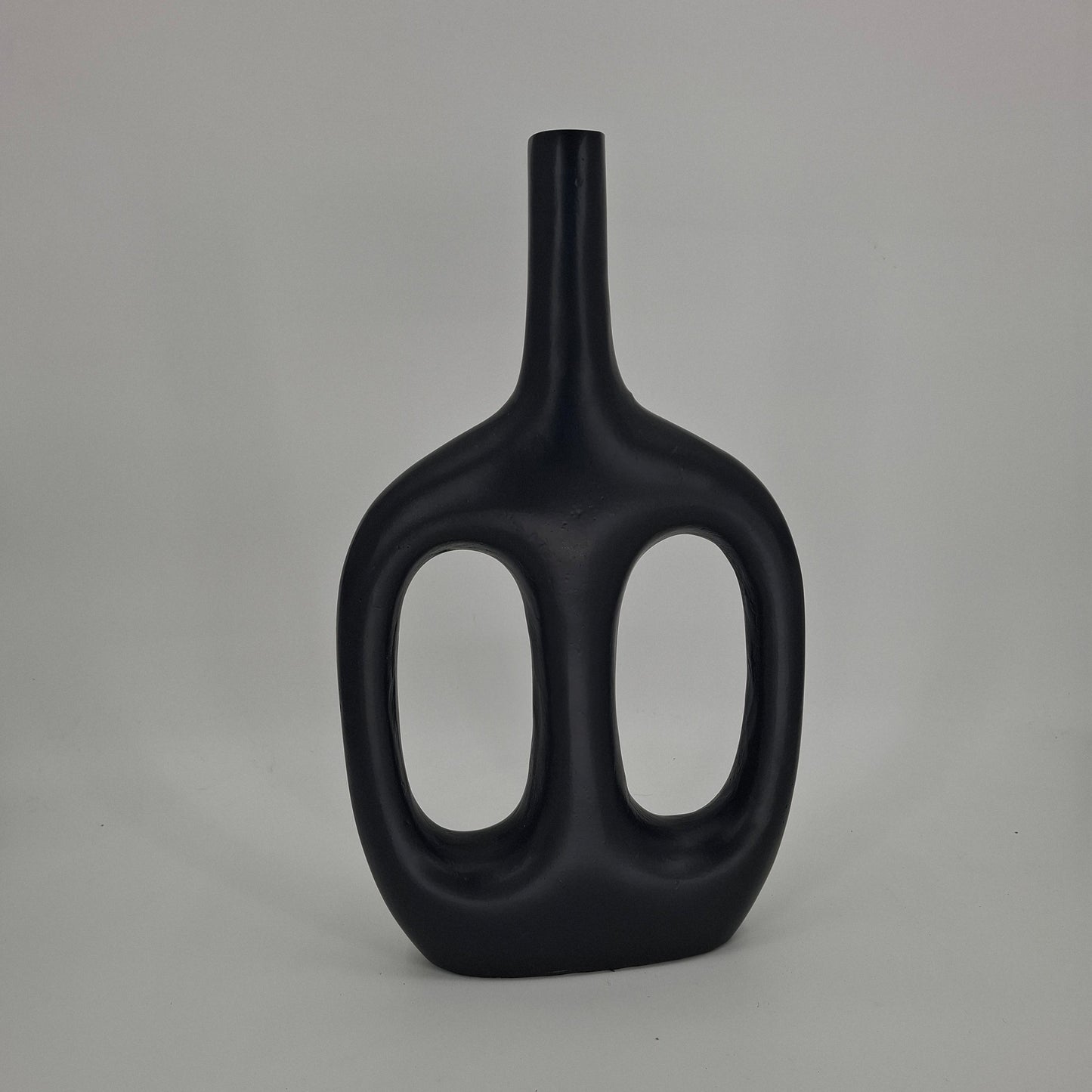 Stijlvolle zwarte aluminium vaas – duurzaam woonaccessoire voor moderne en industriële interieurs