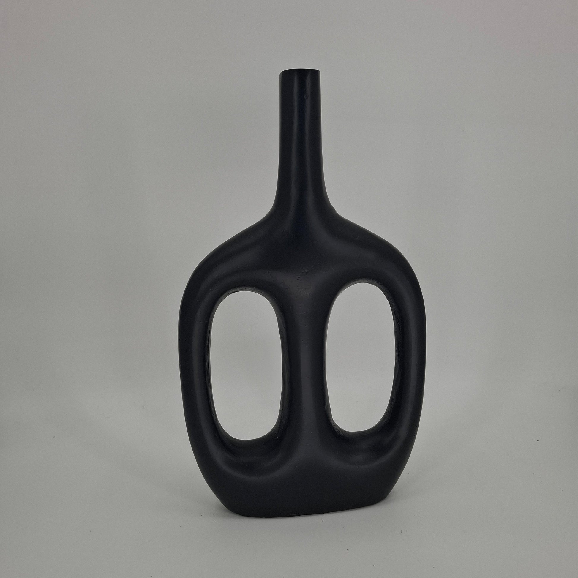 Stijlvolle zwarte aluminium vaas – duurzaam woonaccessoire voor moderne en industriële interieurs