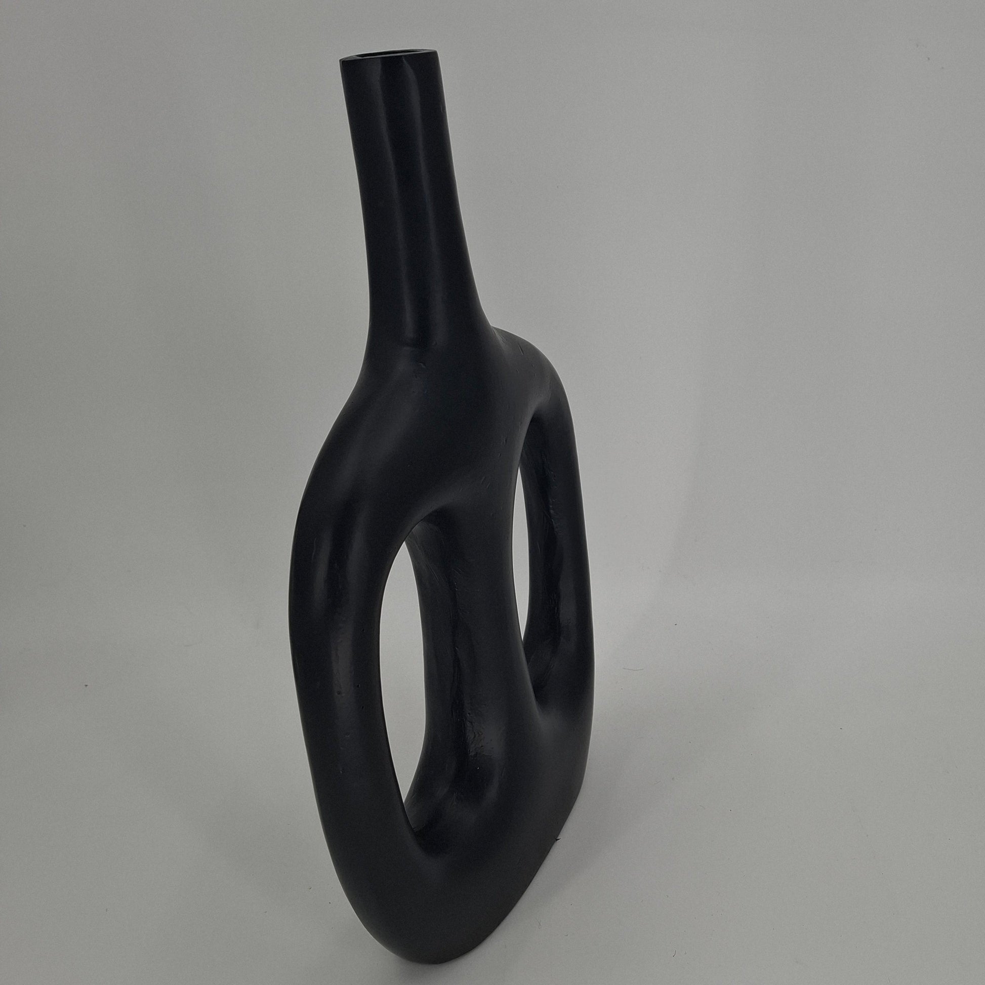 Stijlvolle zwarte aluminium vaas – duurzaam woonaccessoire voor moderne en industriële interieurs